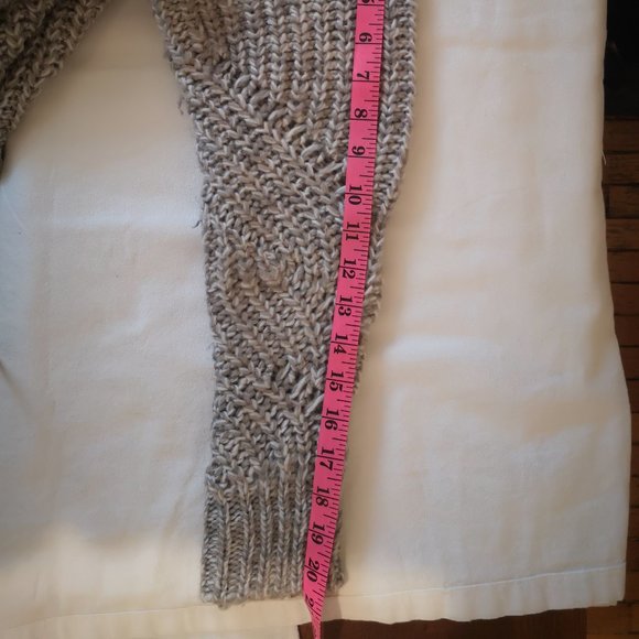 Dynamite long sleeve v-neck knit oversize pullover sweater - Picture 9 of 11